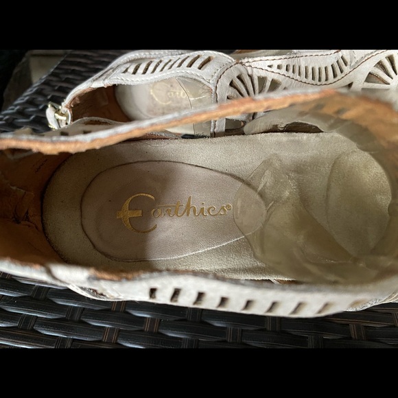 Suede Wedges by Earthics. Size 8.5 - Picture 6 of 8